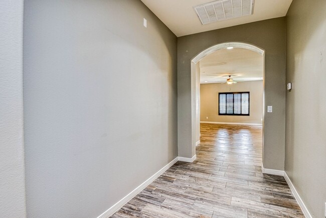 Building Photo - Beautiful East side House in Ventanas Subdivision