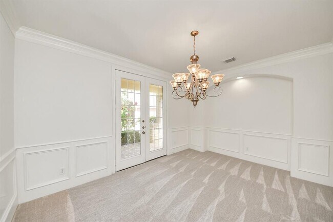 Building Photo - 3811 Parkside Dr
