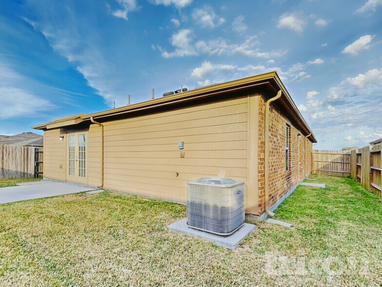 Building Photo - 624 Totem Trail Dr