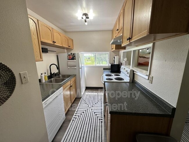 Building Photo - 70 12th St