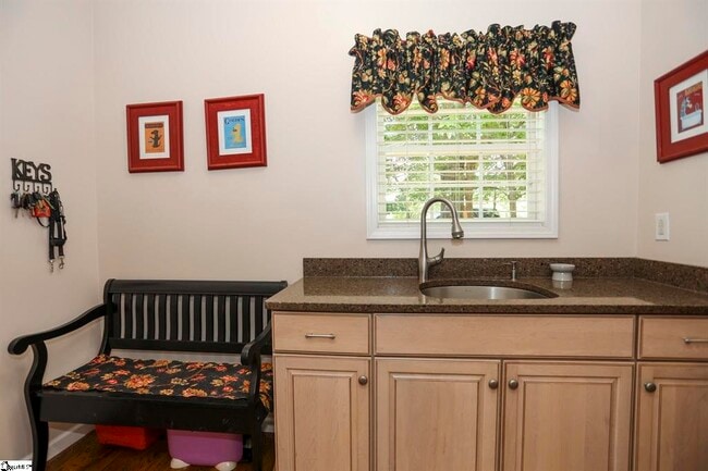 Building Photo - 441 Liberty Hwy