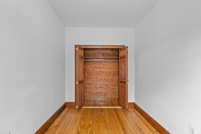 Building Photo - 201 19th St