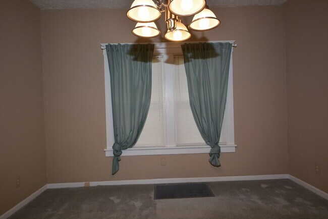 Building Photo - 2837 Hyde Park Plz