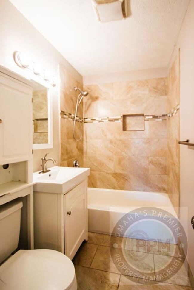 Building Photo - Fully updated 5 bedroom, 2 bathroom house