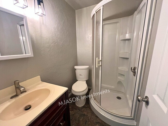 Building Photo - Renovated 4-Bed, 2-Bath Near Fort Sill — Fenced Yard & Carport