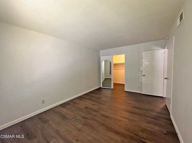 Building Photo - 499 Serento Cir