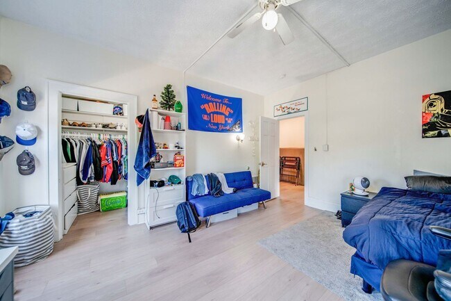 Building Photo - Massive Newly Renovated 11-Bedroom House o...