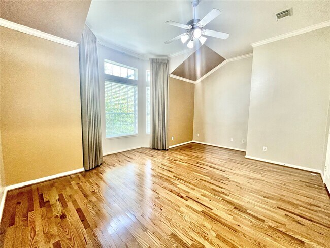 Building Photo - 32 Waugh Dr