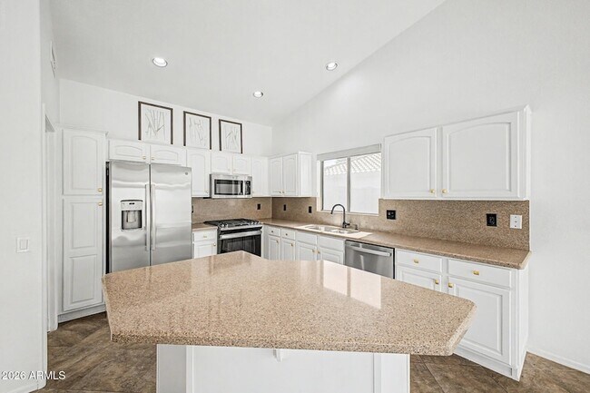 Building Photo - 16110 W Vale Dr
