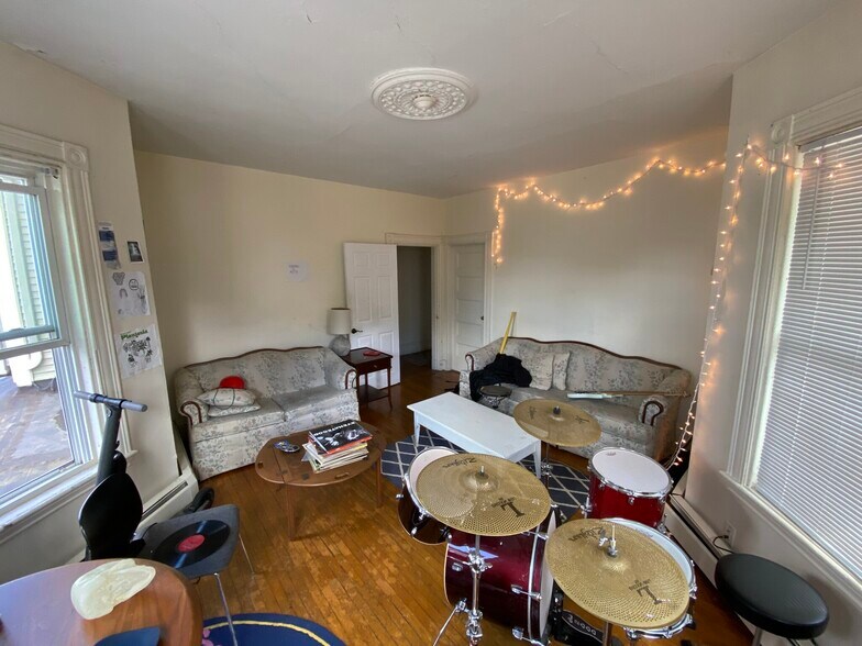 Building Photo - 148 Calumet St