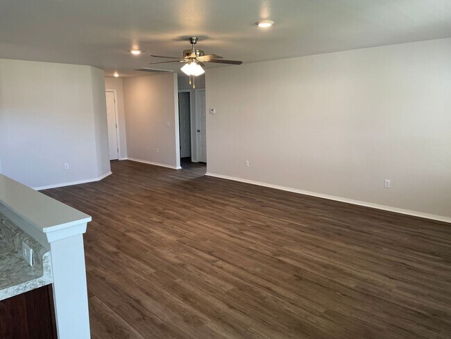 Building Photo - Now Pre-Leasing — Charming 3 Bed, 2 Bath Home in Siloam Springs!