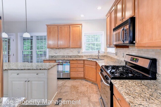 Building Photo - 5 br, 3 bath House - 206 Estons Run