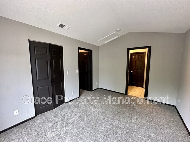 Building Photo - 8757 E Dry Creek Rd