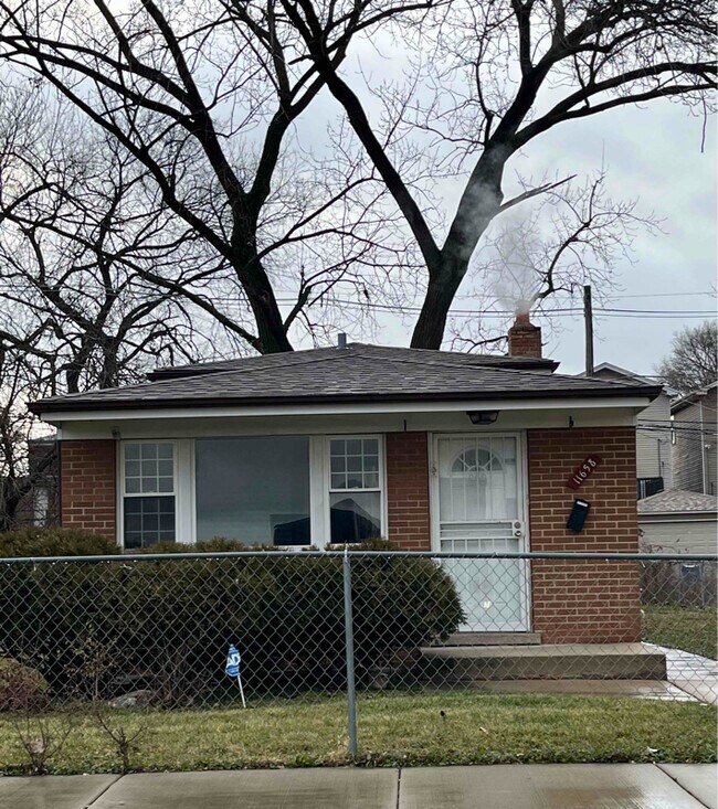Primary Photo - 11658 S Watkins Ave