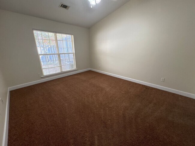 Building Photo - 303 Caldwell Cir