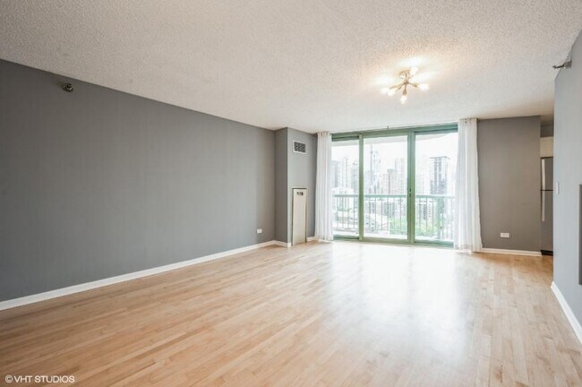 Building Photo - 0 bedroom in Chicago IL 60610