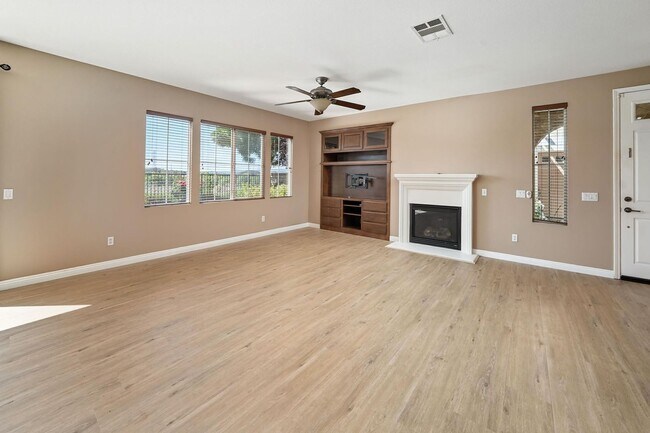 Building Photo - GORGEOUS 4+3 in Copperhill Area