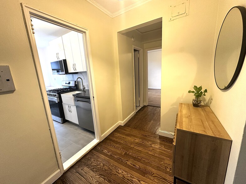 Building Photo - 9876 Queens Blvd