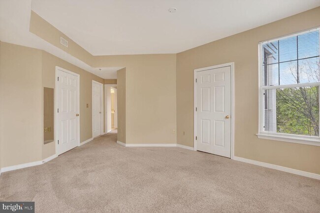 Building Photo - 1645 International Dr