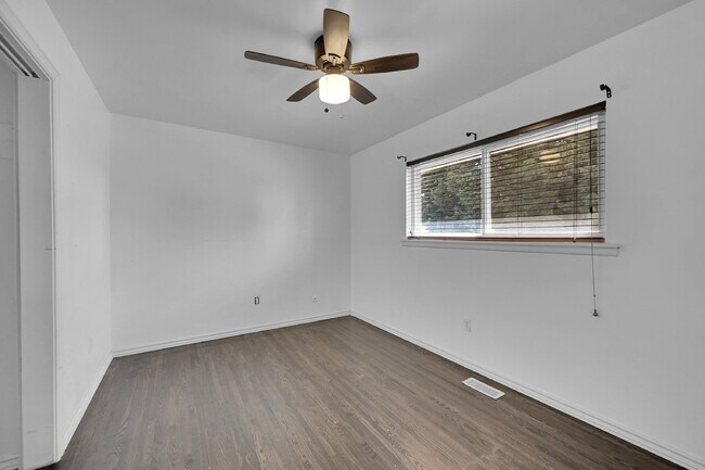 Building Photo - $2,095.95 with $300 off the first month's Rent - 4 Bedrooms, 2 Bathrooms, Single Family Home in C...