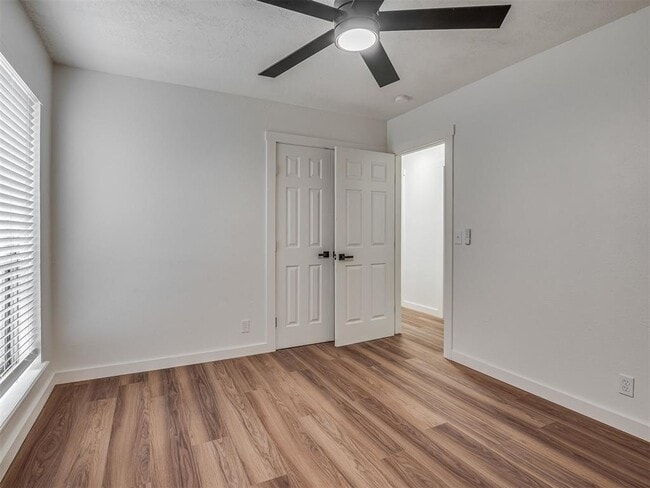 Building Photo - 1819 Lakehurst Dr