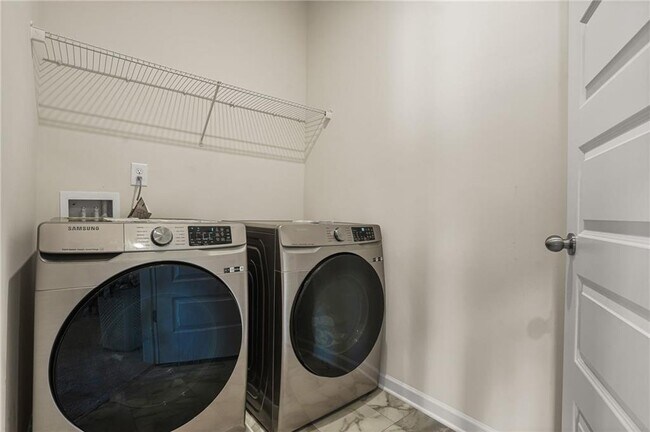 Building Photo - 2070 Ravencliff Dr