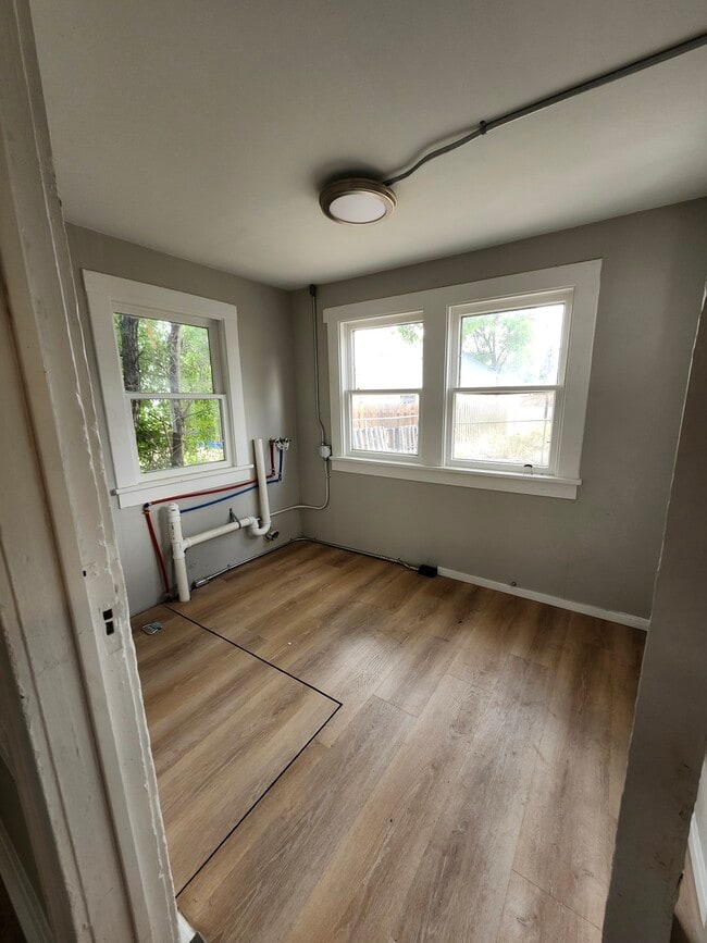 Building Photo - 408 A St