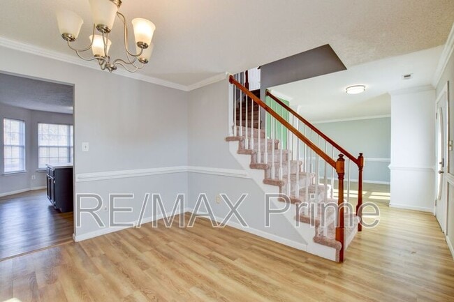 Building Photo - 214 Jouster Way