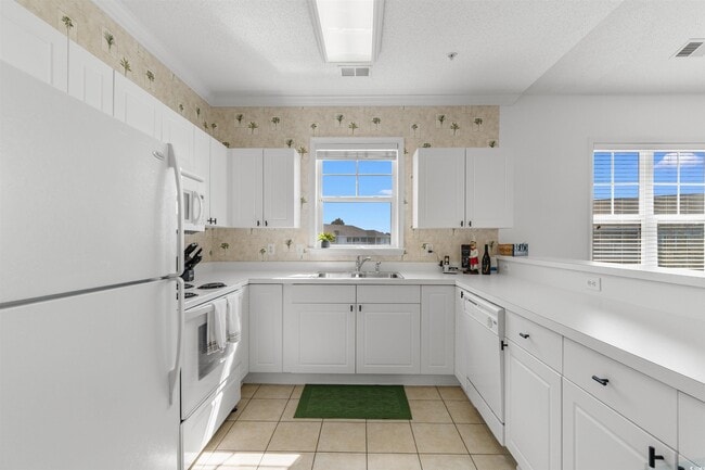 Building Photo - 6253 Catalina Dr