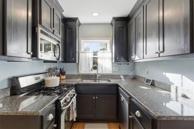 Building Photo - 693 Glenwood Ave SE