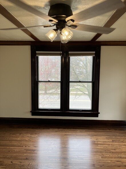 Building Photo - 419 N Grand Ave