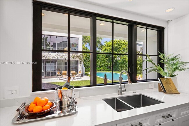 Building Photo - 5728 Pine Tree Dr