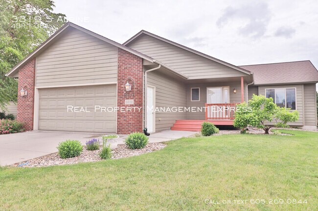 Building Photo - Perfect 4 bedroom 3 bathroom home 2200 sq ft!
