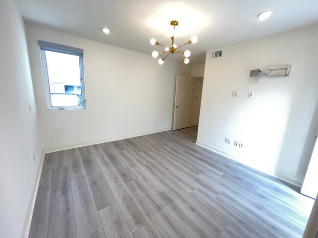 Building Photo - 3128 Cañon St