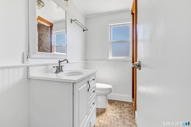 Building Photo - 855 Riverside Dr