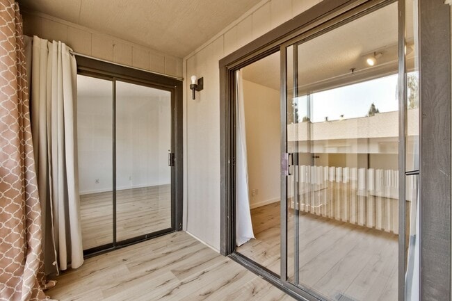 Building Photo - Beautifully Remodeled 3BR 2.5BA Townhouse in Great Community in Mountain View