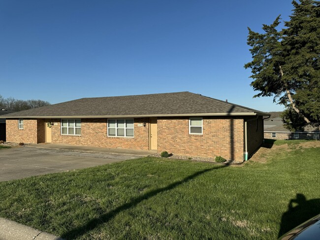 Primary Photo - 5625 Hilltop