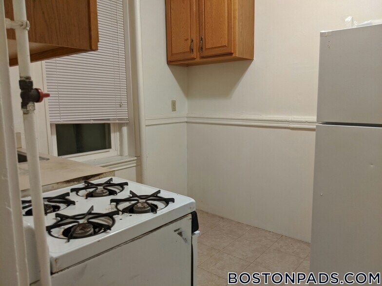 Building Photo - 137 Park Dr