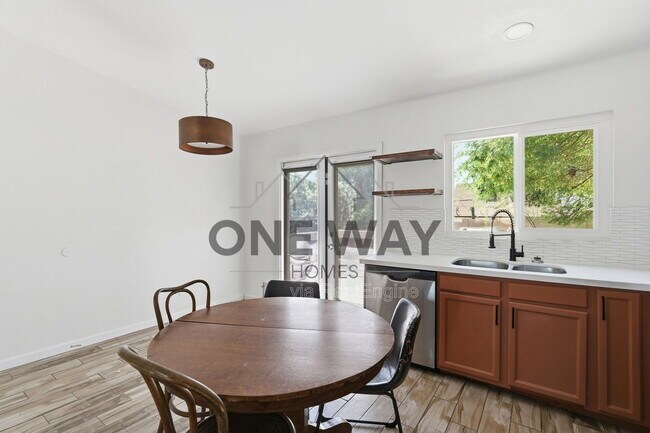 Building Photo - 1329 E Cholla St