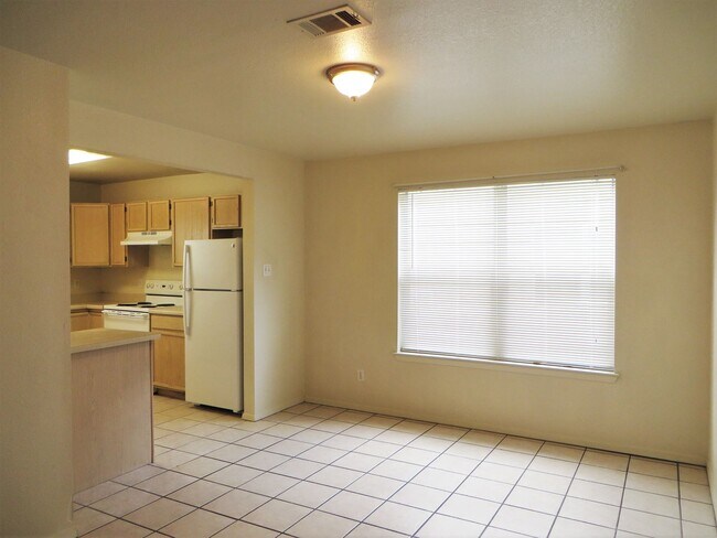 Building Photo - 2216 Katy Ln