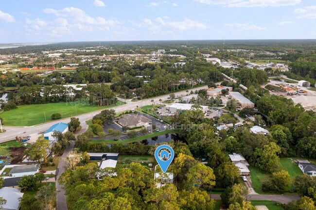 Building Photo - 581 Hazel St