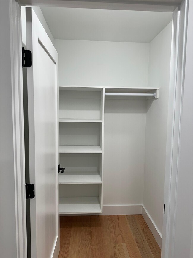 Building Photo - 59 Waverly St