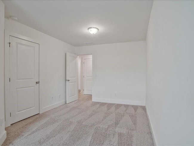 Building Photo - 1809 Edgehill Dr