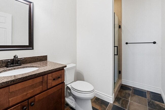 Building Photo - Exquisite Condo in Prime Plymouth Location