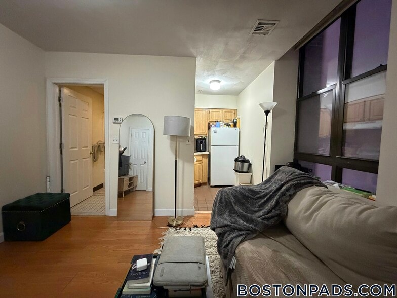 Building Photo - 81 Essex St