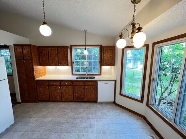 Building Photo - End Unit Single Level Townhouse, New Floor...