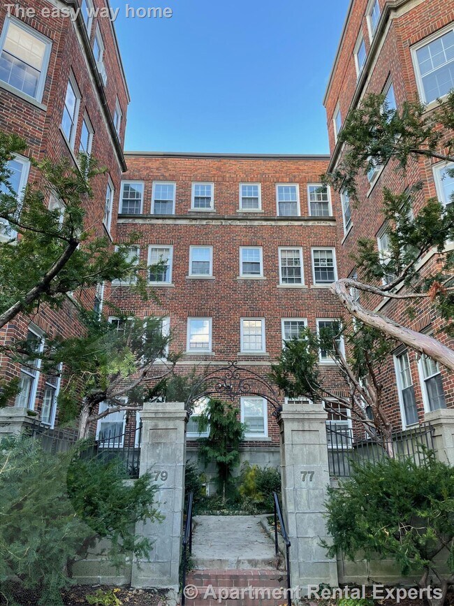 Building Photo - 77 Martin St