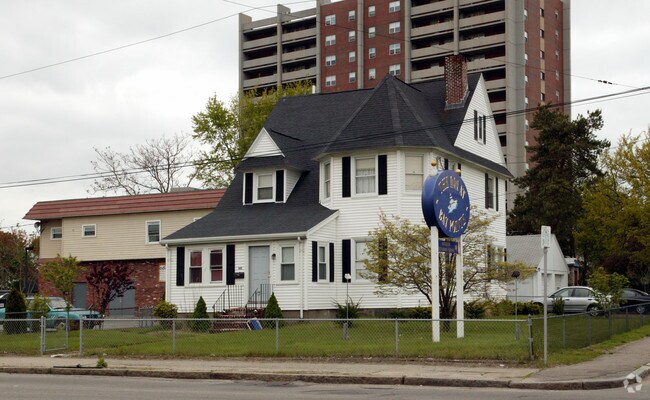 Building Photo - 612 Washington St