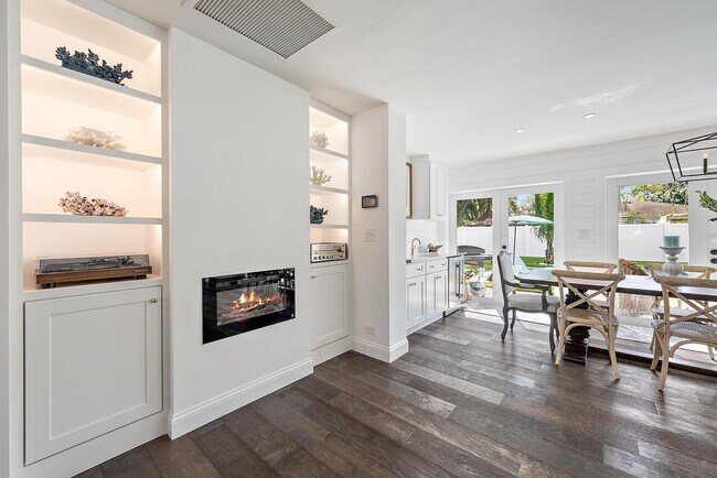 Building Photo - 8 Windsor Rd W