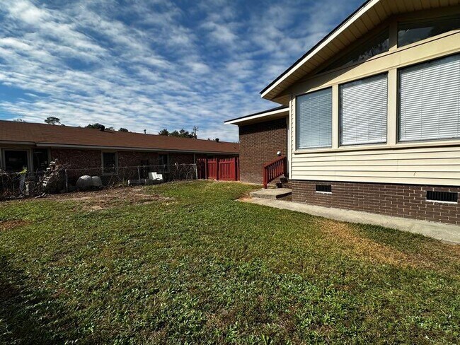 Building Photo - 2139 Kingsley Ct